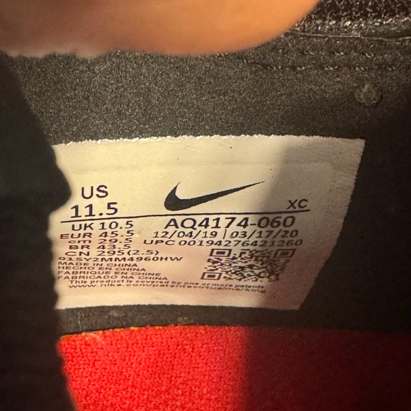 Nike Black and Red Athletic Shoes main image 4